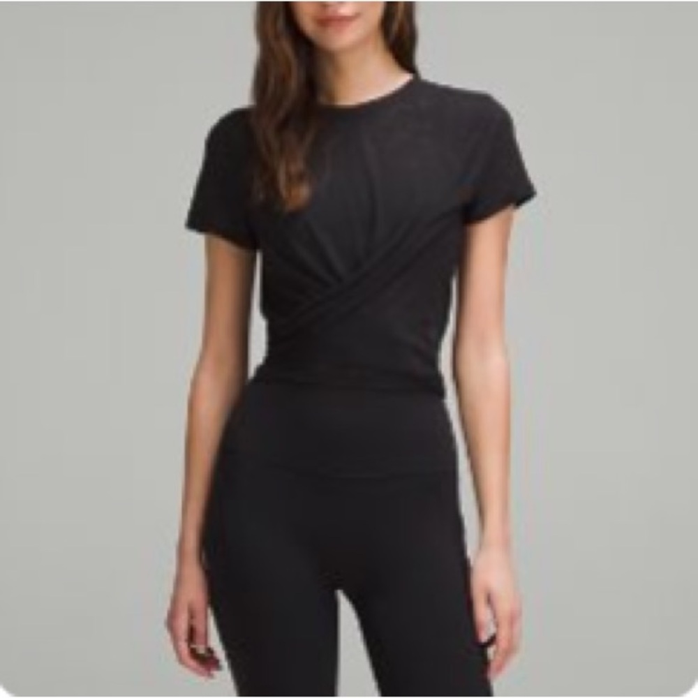 445. Lululemon Tie Waist Breathable Short Sleeve size 6 in black